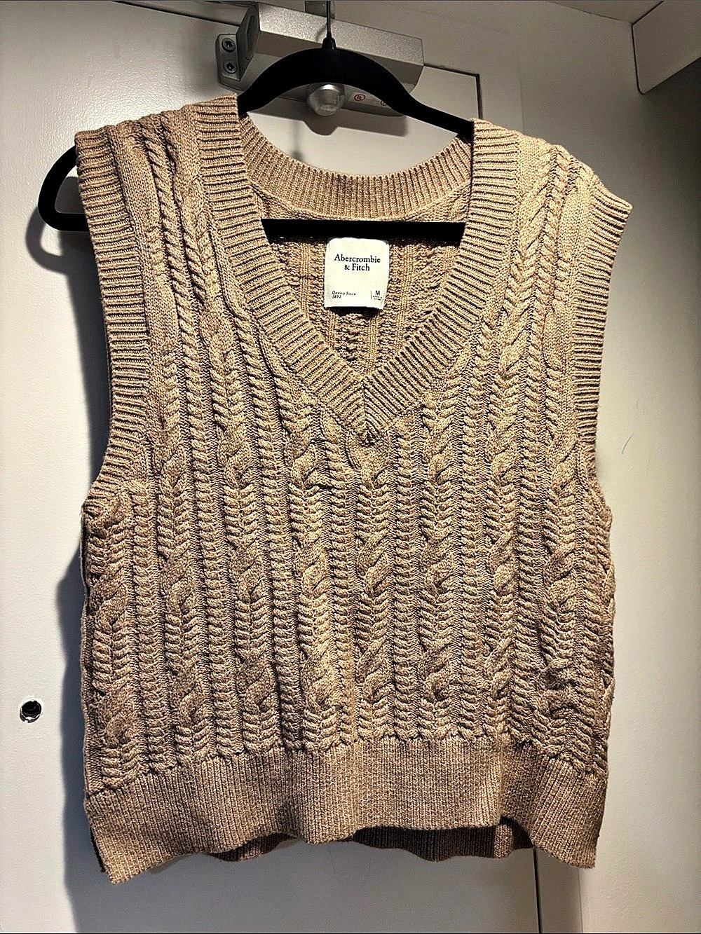 Abercrombie & Fitch Cable-Knit V-Neck Sweater Vest Brown Medium